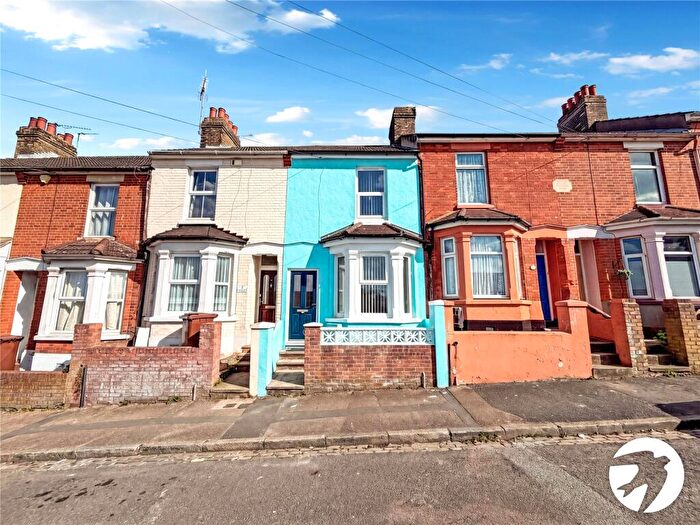 3 Bedroom Terraced House For Sale In Beaconsfield Road, Chatham, Kent, ME4