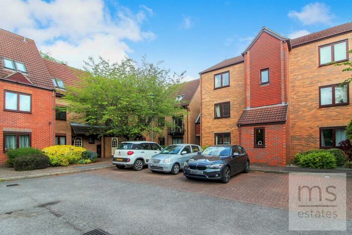 2 Bedroom Flat To Rent In Heron Wharf, Castle Marina, Nottingham, NG7