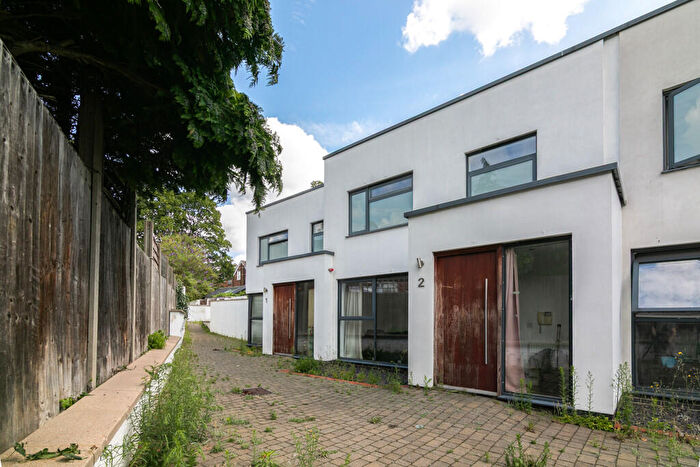 3 Bedroom Terraced House For Sale In Lincoln Mews, West Green Road, N15