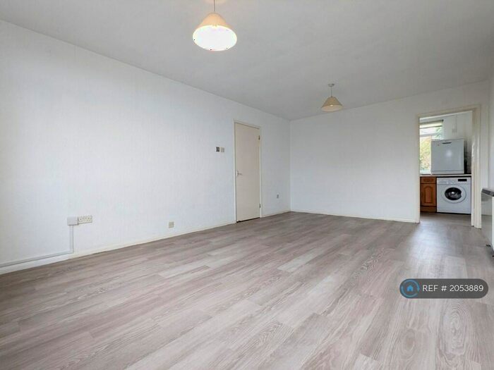 2 Bedroom Flat To Rent In Braemor Court, Bristol, BS9