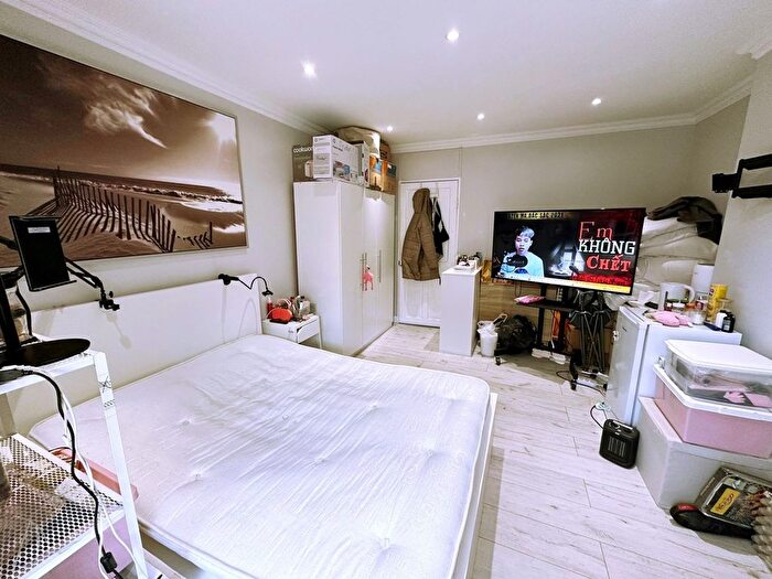 2 Bedroom Flat To Rent In Redclyf House, Cephas Street, Stepney Green, E1