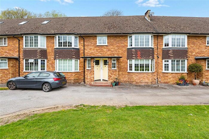 2 Bedroom Maisonette For Sale In Waldegrave Court, Upminster, RM14