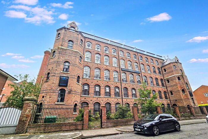 1 Bedroom Flat For Sale In Russell Street, Nottingham, NG7