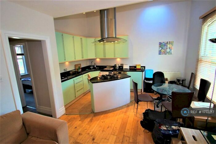 2 Bedroom Flat To Rent In Kennington Lane, London, SE11