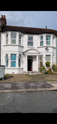 1 Bedroom Flat To Rent In Brisbane Road, Ilford, IG1