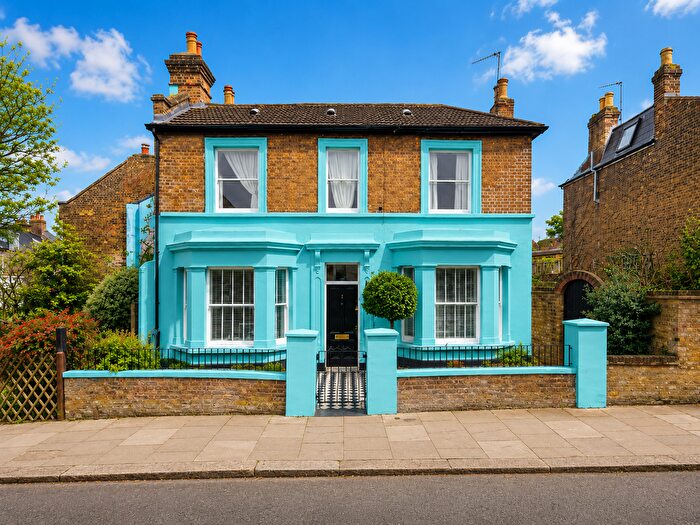 3 Bedroom Detached House To Rent In Chaucer Road, London, W3