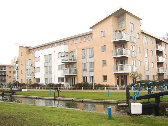 2 Bedroom Flat For Sale In Hill Road South, Chelmsford, Essex, CM2