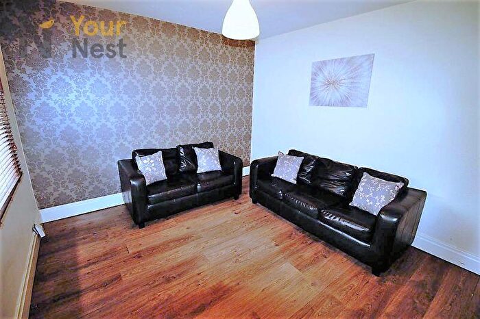 4 Bedroom Semi Detached House To Rent In Headingley Mount, Headingley, Leeds, LS6