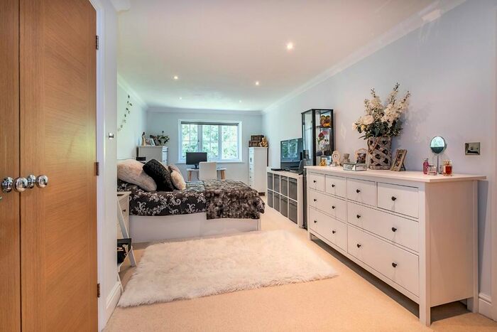 2 Bedroom Flat For Sale In Highdown Close, Banstead, SM7