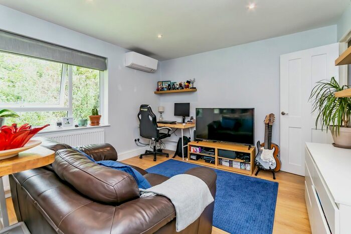 1 Bedroom Flat For Sale In Montana Close, South Croydon, CR2