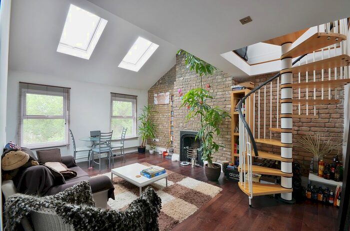 3 Bedroom Flat To Rent In Argyle Road, London, W13