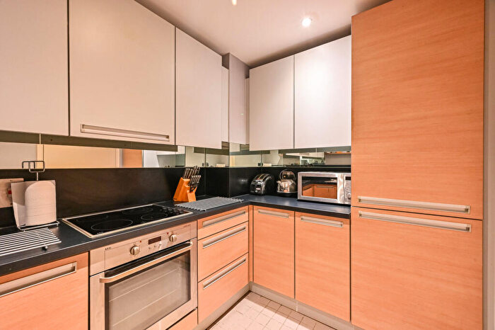 2 Bedroom Flat For Sale In Michigan Building, Canary Wharf, London, E14