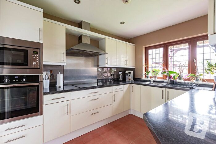 3 Bedroom End Of Terrace House For Sale In Wedlake Close, Hornchurch, RM11