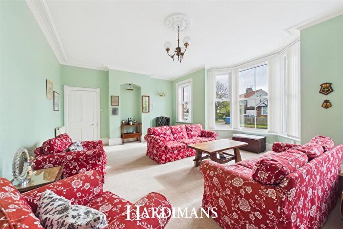 2 Bedroom Flat For Sale In Nightingale Road, Pakefield, Lowestoft, NR33