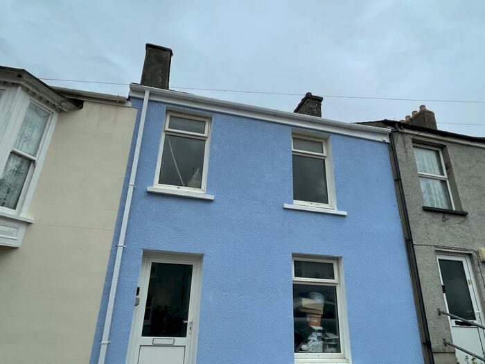 3 Bedroom House To Rent In Pembroke Dock, SA72