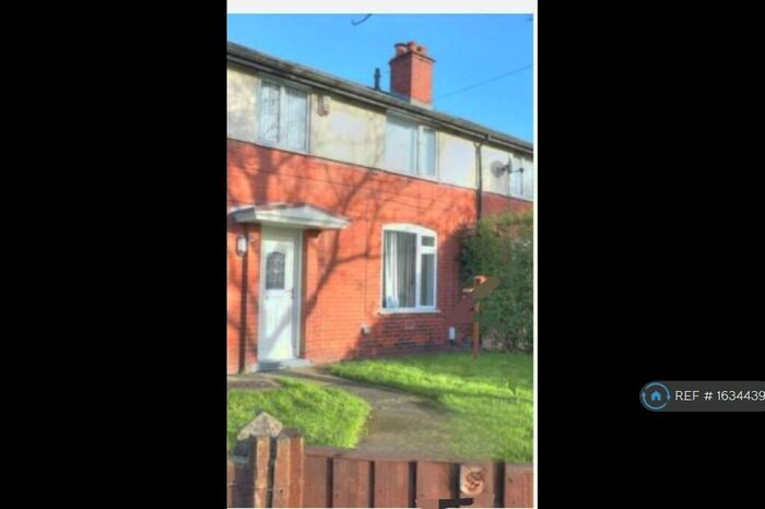 3 Bedroom Semi-Detached House To Rent In Knott Lane, Bolton, BL1