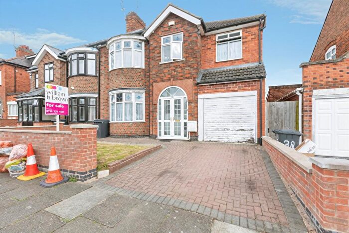 6 Bedroom Semi-Detached House For Sale In Trueway Road, Leicester, LE5