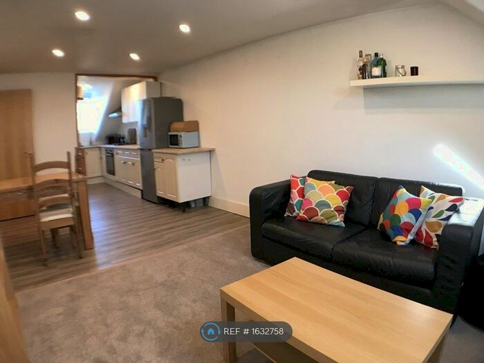 2 Bedroom Flat To Rent In Felix Court, Kingswood, Bristol, BS15