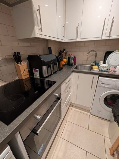 1 Bedroom Flat To Rent In Waller Road, London, SE14