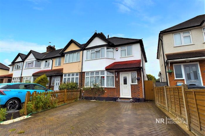 3 Bedroom End Of Terrace House For Sale In Ashby Avenue, Chessington, Surrey., KT9