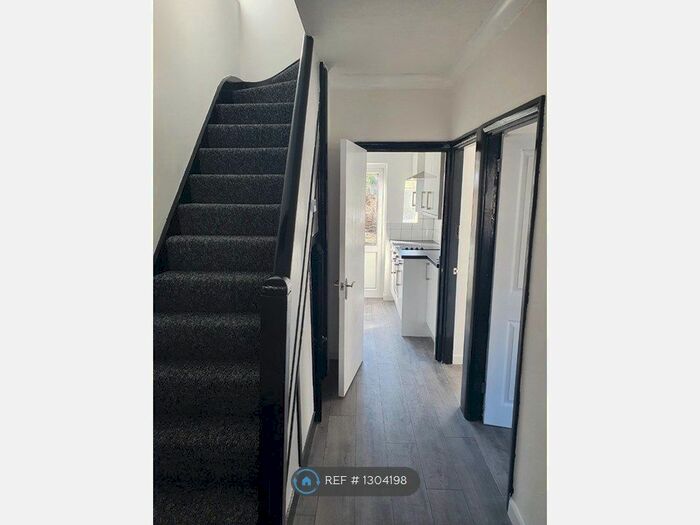 3 Bedroom Semi-Detached House To Rent In Sandown Avenue, Dagenham RM10