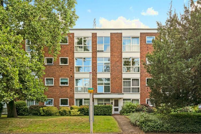 3 Bedroom Apartment To Rent In Claremont Road, Surbiton, KT6