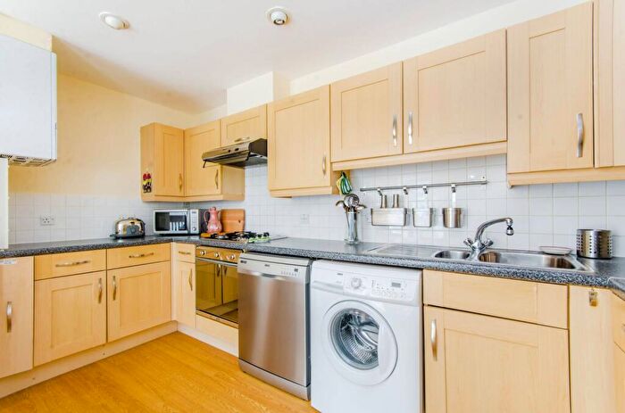 2 Bedroom Flat To Rent In Mildmay Park, Mildmay, London, N1