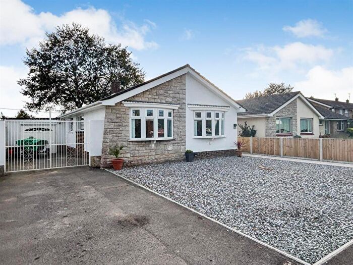 4 Bedroom Detached Bungalow For Sale In Franklyn Close, Upton, BH16