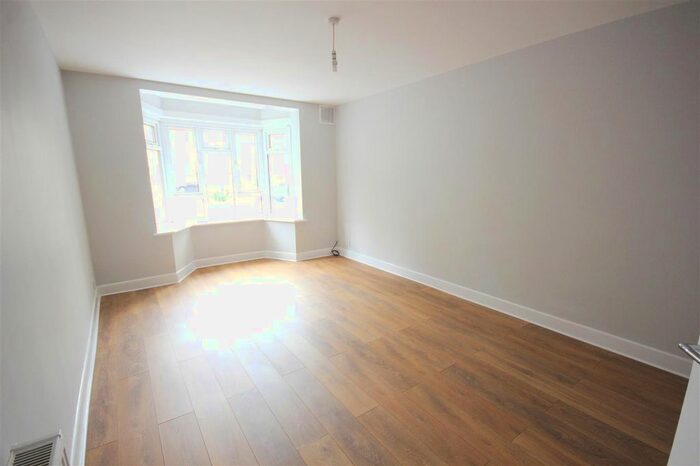 1 Bedroom Flat To Rent In Queensbury Mansions, Parsonage Road, Bournemouth, BH1
