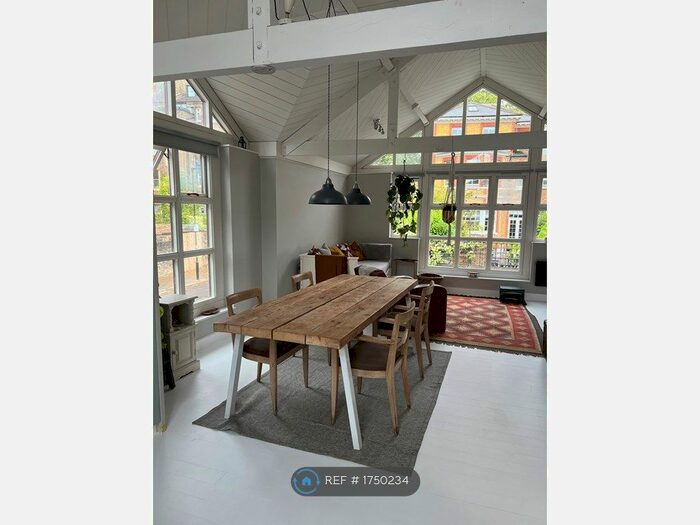 2 Bedroom Detached House To Rent In Elms Road, London, SW4