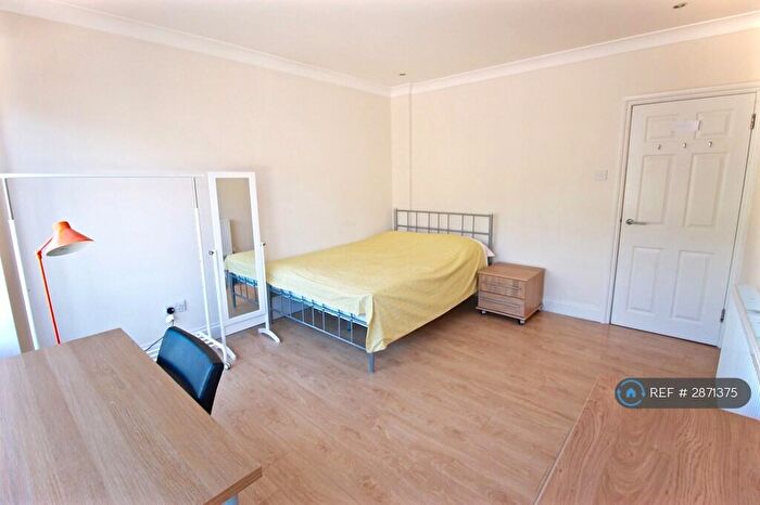 5 Bedroom Flat To Rent In Camden Road, London, NW1
