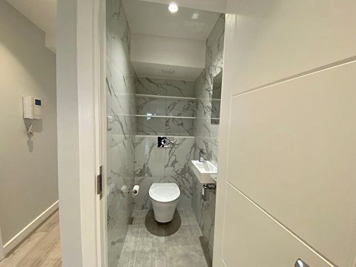 2 Bedroom Flat To Rent In Hyde Park Gardens, London, W2