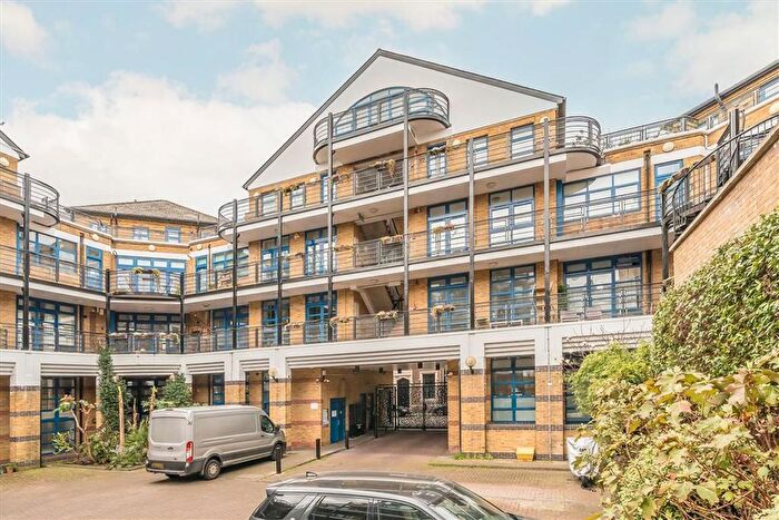 3 Bedroom Flat To Rent In Chilton Street, London, E2