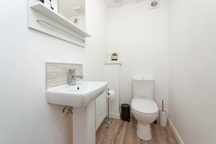 3 Bedroom End Of Terrace House For Sale In Newfield Way, Brookfield, PA5