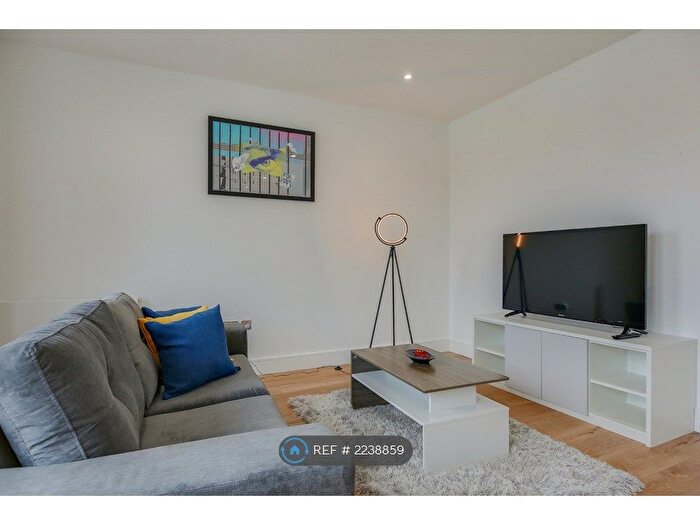 1 Bedroom Flat To Rent In Central House, Hounslow, TW3