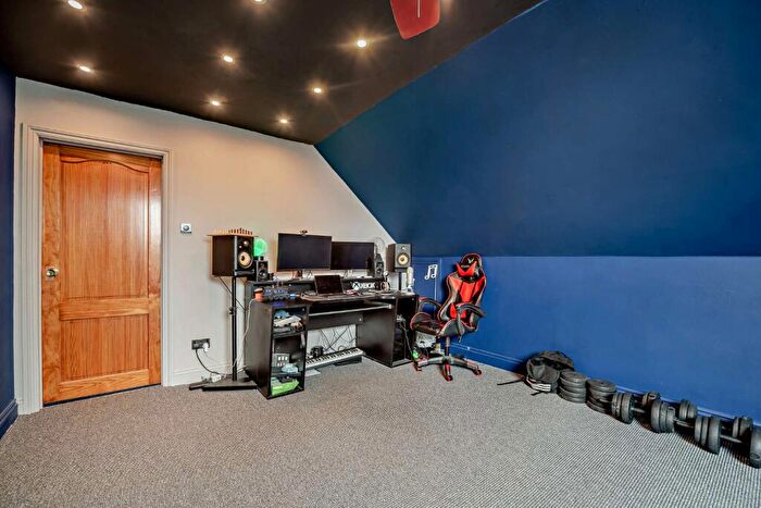 4 Bedroom Detached House For Sale In Southend Road, Bradfield Southend, Berkshire, RG7