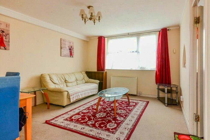 2 Bedroom Flat To Rent In Camden House, Marlowes, Hemel Hempstead, Hertfordshire, HP1