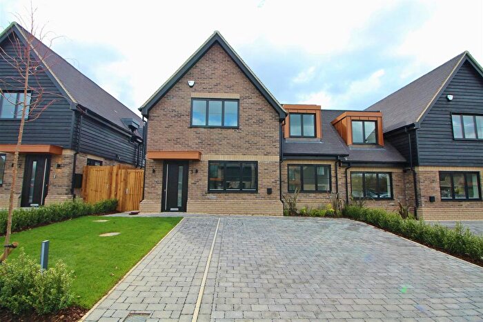 3 Bedroom Semi-Detached House To Rent In Watersplash Mews, Borehamwood, WD6