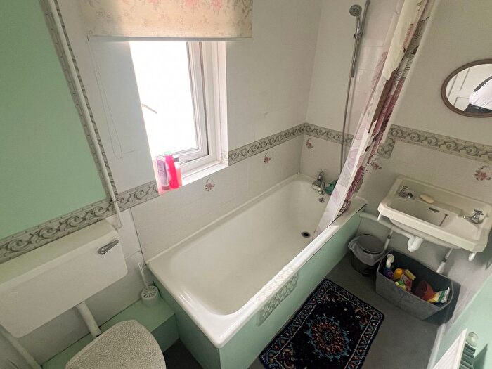 3 Bedroom Terraced House For Sale In Wavell Avenue, Poole, BH17