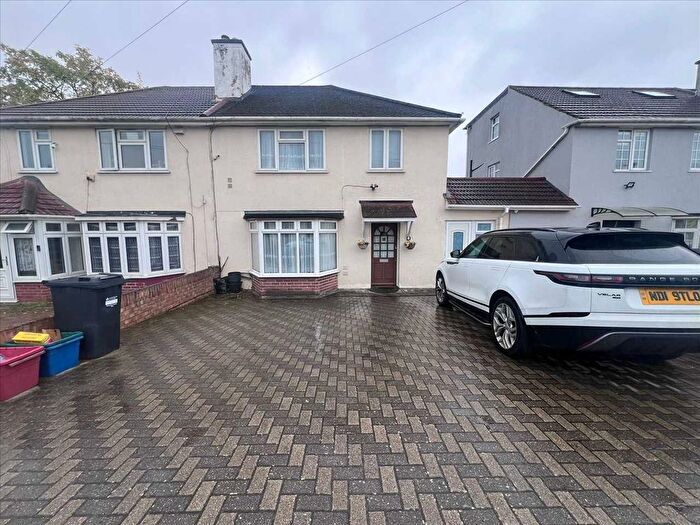 4 Bedroom Semi-detached House For Sale In Norman Crescent, Hounslow, TW5