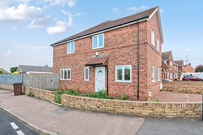 3 Bedroom Semi-Detached House For Sale In Grayne Avenue, Isle Of Grain, Rochester, ME3