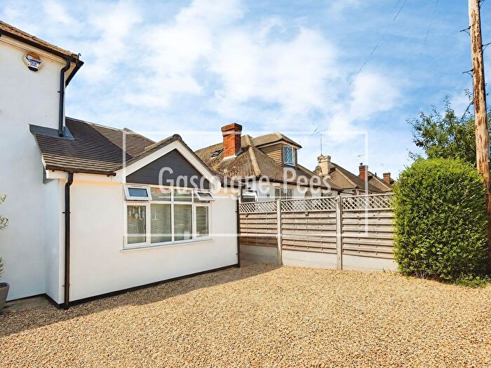 Studio To Rent In Douglas Close, Guildford, GU4