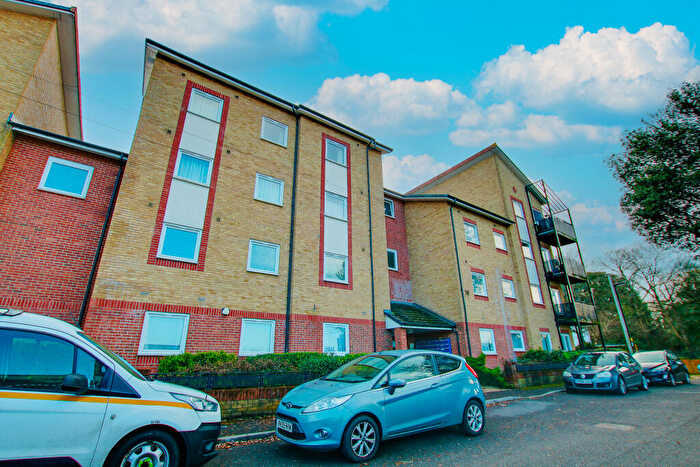 2 Bedroom Flat To Rent In Vespasian Road, Bitterne Manor, SO18