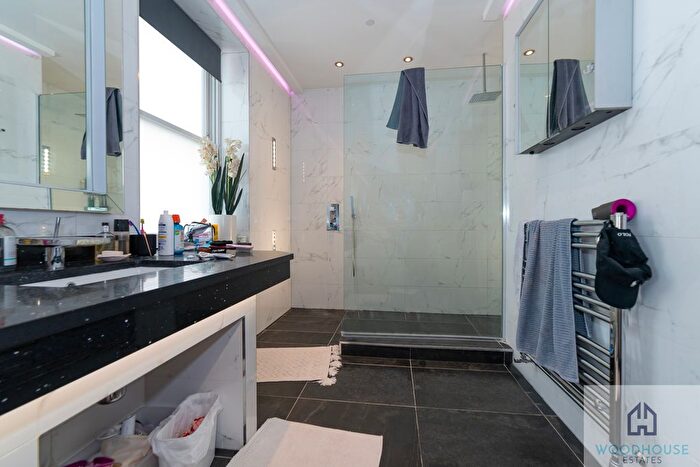 1 Bedroom Flat To Rent In Aldgate High Street, EC3N