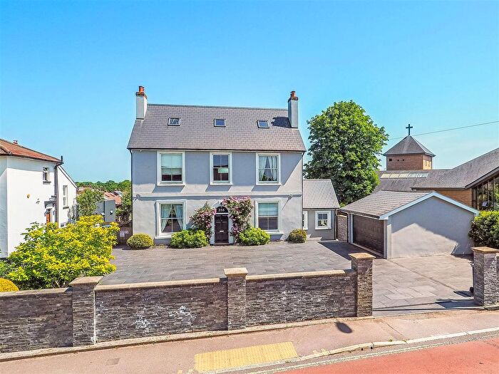 5 Bedroom Detached House For Sale In London Road, Waterlooville, PO7