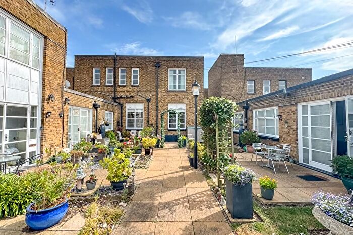 1 Bedroom Property For Sale In Chelsea Court, Dalys Road, Rochford, SS4