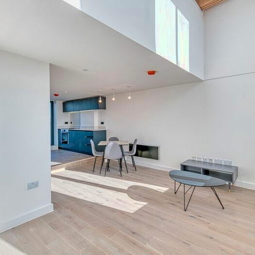 3 Bedroom Flat To Rent In Spinners Way, Manchester, England, M15