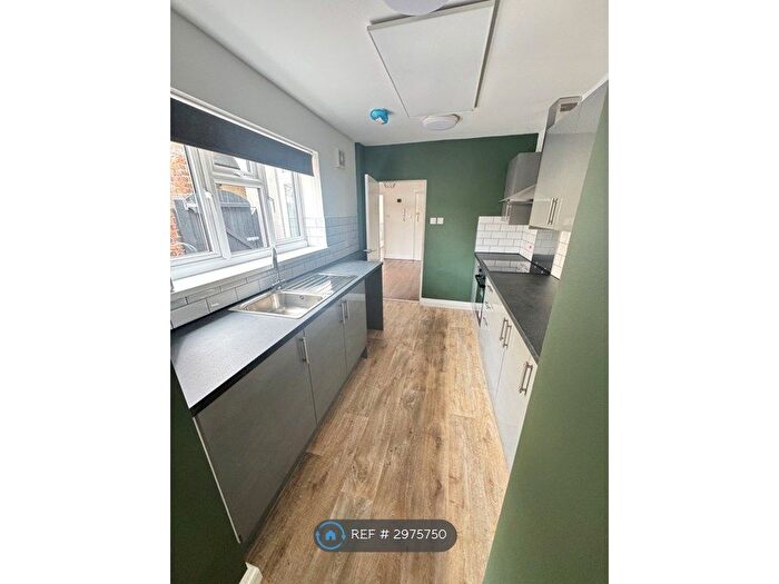 1 Bedroom Flat To Rent In Station Street, Stoke On Trent, ST6