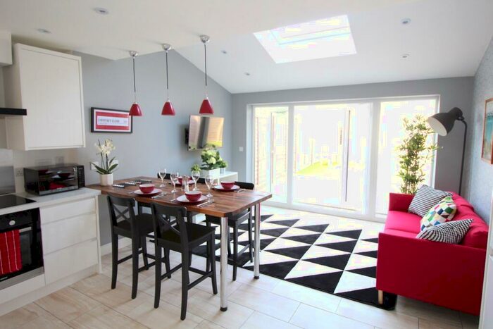 1 Bedroom Terraced House To Rent In Chertsey Close, Luton, Bedfordshire, LU2