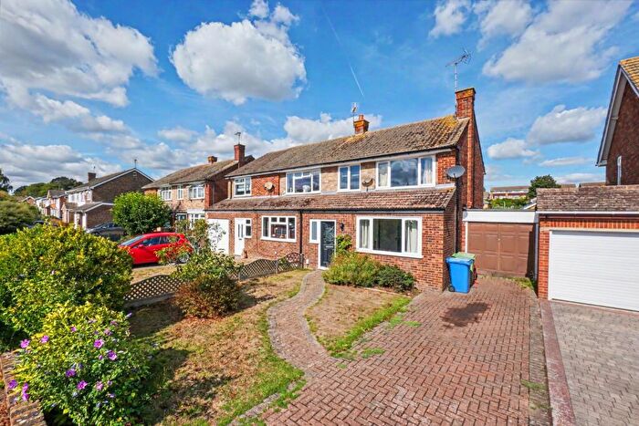 3 Bedroom Semi-Detached House For Sale In Chatsworth Drive, Sittingbourne, Kent, ME10